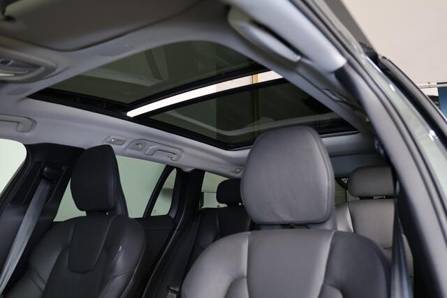 Volvo V60 T8 AWD Plus Dark Performance Edition - IntelliSafe Assist & Surround - Panoramisch schuif-/kanteldak - 360º camera - Harman Kardon - Stoelverwarming voor & achter - Verwarmbaar stuur - Keyless - Parkeersensoren voor & achter - Elektrisch verstelbare voors