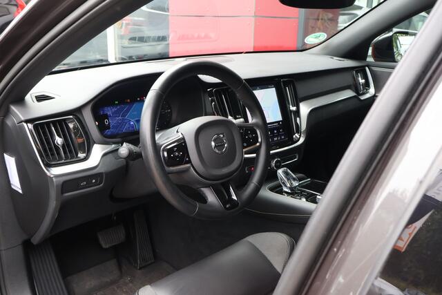 Volvo V60 2.0 T6 350pk Plug-in hybrid AWD Plus Dark | Long Range | SoH 97% | Origineel NL | ACC | Harman/Kardon | Pack Winter | Trekhaak |