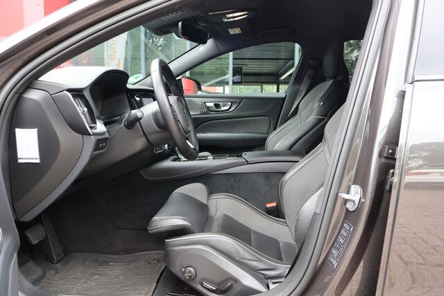 Volvo V60 2.0 T6 350pk Plug-in hybrid AWD Plus Dark | Long Range | SoH 97% | Origineel NL | ACC | Harman/Kardon | Pack Winter | Trekhaak |