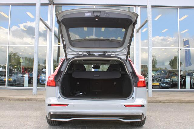 Volvo V60 T8 455PK Automaat Plug-in hybrid AWD Ultra Dark | Head-up | Schuif/kanteldak | Trekhaak | Pilot Assist | BLIS | H&K Audio |