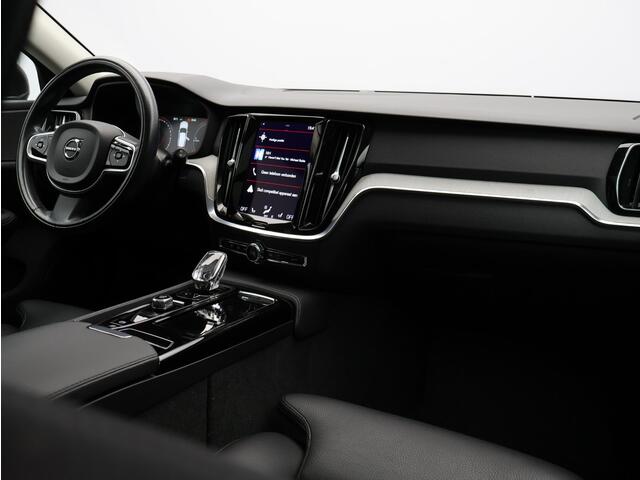 Volvo V60 2.0 T8 Recharge AWD Inscription / Trekhaak / Pan. dak / Privacy glass / Elektr. bed. stoelen / Stoel+stuurwielverwarming