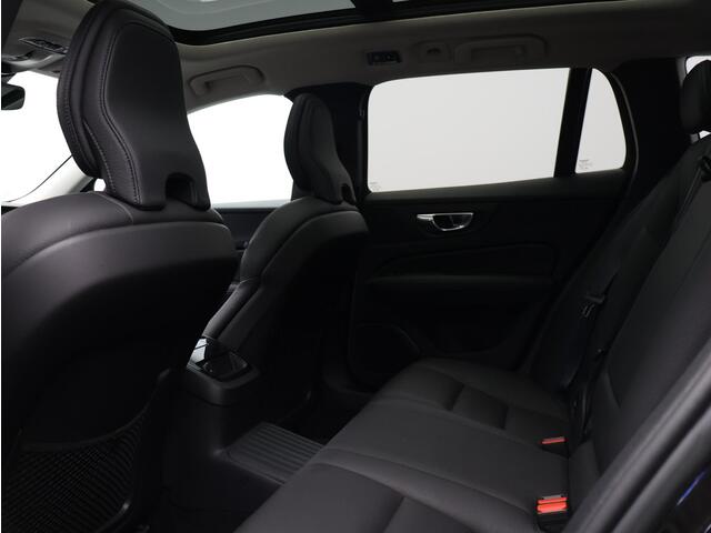 Volvo V60 2.0 T8 Recharge AWD Inscription / Trekhaak / Pan. dak / Privacy glass / Elektr. bed. stoelen / Stoel+stuurwielverwarming