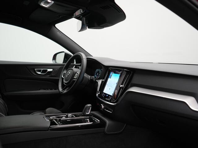 Volvo V60 T6 Recharge AWD R-Design PHEV 340pk Dealer O.H | Trehaak Af Fabriek | Camera | Lederen Sportstoelen Memory & Verwarmd | Cruise Control | Pilot Assist | Apple Carplay | Keyless | Stuurverwarming | Virtual | Navigatie | DAB | 19"L.M | Plug In Hybrid |