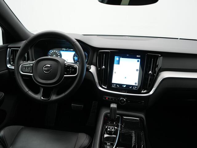 Volvo V60 T6 Recharge AWD R-Design PHEV 340pk Dealer O.H | Trehaak Af Fabriek | Camera | Lederen Sportstoelen Memory & Verwarmd | Cruise Control | Pilot Assist | Apple Carplay | Keyless | Stuurverwarming | Virtual | Navigatie | DAB | 19"L.M | Plug In Hybrid |