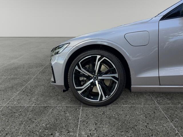 Volvo V60 T6 Plug-in hybrid AWD Plus Dark