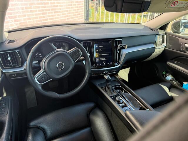 Volvo V60 2.0 T5 Momentum | Trekhaak | Leder | Power Seats | Memory | Apple carplay/Android auto | Stoelverwarming | Cruise Control | Elektr. bedienbare achterklep | 4 Seizoen banden | – foto 4