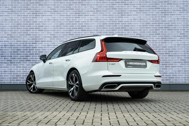 Volvo V60 2.0 T6 Recharge AWD R-Design | Trekhaak | Adaptieve Cruise | 360 Camera | Stoel-/Stuurverwarming | Getint Glas | BLIS | Park Assist |