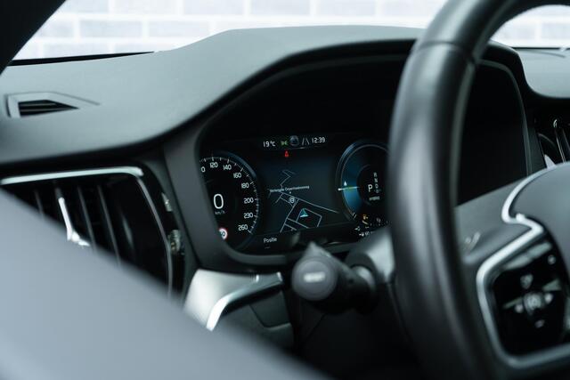 Volvo V60 2.0 T6 Recharge AWD R-Design | Trekhaak | Adaptieve Cruise | 360 Camera | Stoel-/Stuurverwarming | Getint Glas | BLIS | Park Assist |