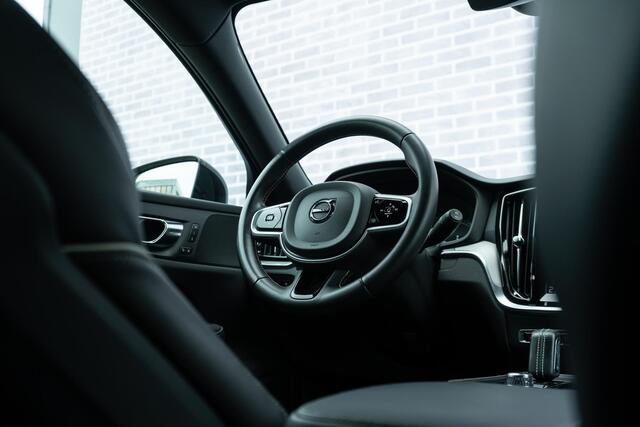 Volvo V60 2.0 T6 Recharge AWD R-Design | Trekhaak | Adaptieve Cruise | 360 Camera | Stoel-/Stuurverwarming | Getint Glas | BLIS | Park Assist |