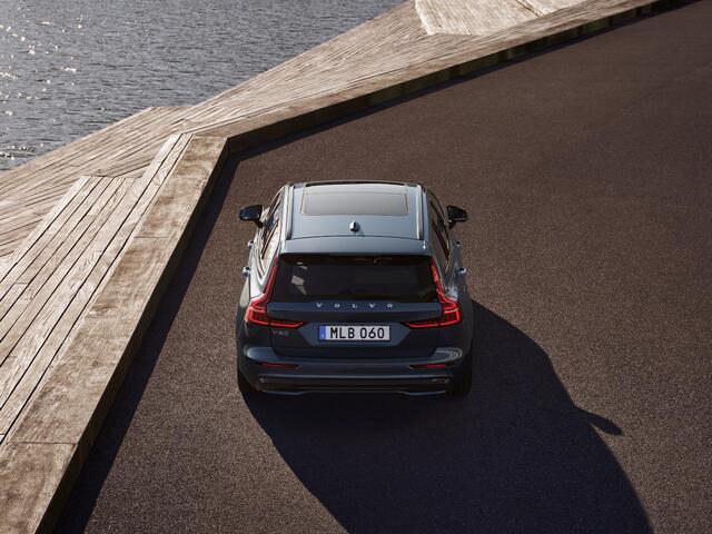 Volvo V60 T6 Plug-in hybrid AWD Ultra Dark | Panoramadak | 360° camera | Head-up display | Harman Kardon | Stoel- en stuurverwarming