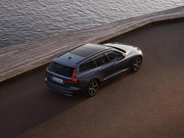 Volvo V60 T6 Plug-in hybrid AWD Ultra Dark | Panoramadak | 360° camera | Head-up display | Harman Kardon | Stoel- en stuurverwarming