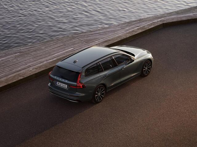 Volvo V60 T6 Plug-in hybrid AWD Plus Dark | Parkeercamera | Harman Kardon | Stoel- en stuurverwarming