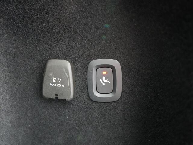 Volvo V60 T6 Recharge AWD Inscription PHEV 340pk Dealer O.H | Trekhaak Af Fabriek | Adaptive Cruise | 360 Camera | Head Up | Lederen Sportstoelen Memory & Verkoeling | Keyless | Apple Carplay | Stoel & Stuurverwarming | Virtual | Navigatie | DAB | 18"L.M | Plug In Hybrid |