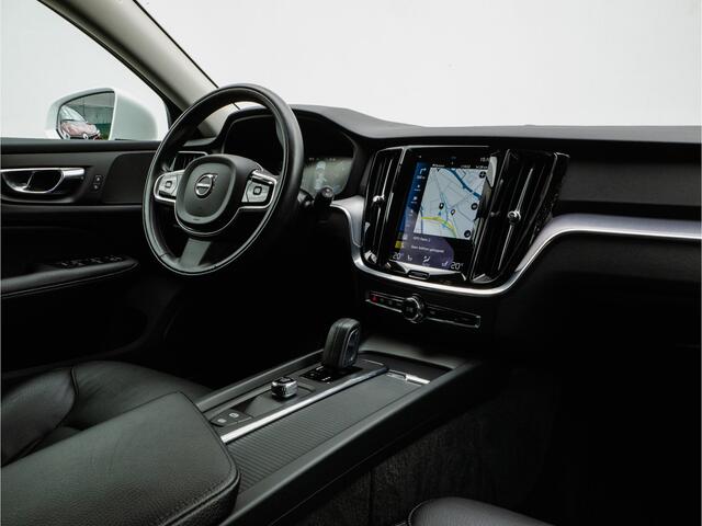 Volvo V60 2.0 B3 Momentum Advantage Trekhaak/ Lederen int./ Stuur+stoelverwarming/ Camera/ DAB+/ Carplay