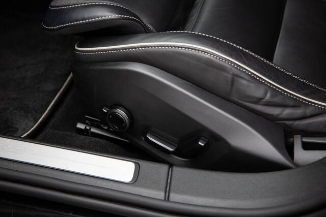 Volvo V60 2.0 T6 Recharge AWD R-Design , Panoramadak, Cruise control, Elektrisch verstelbare stoelen met geheugen,