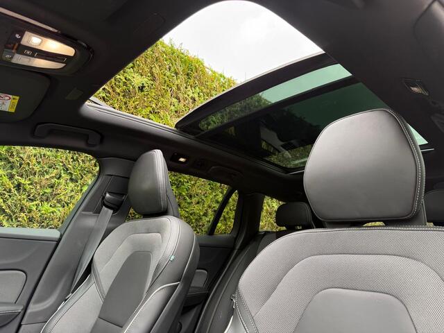 Volvo V60 2.0 T8 Plug-in hybrid AWD Plus Dark | Panoramadak | 360 Camera | Head up display | Harman/Kardon | Stoel/Stuur Verwarming