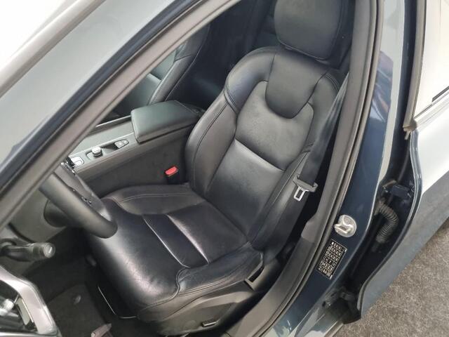Volvo V60 2.0 B3 Essential | Trekhaak | Leder | Adaptive Cruise | Stoelverwarming V+A | Stuurverwarming | 18"velgen | Extra getint glas | Google infortainment |