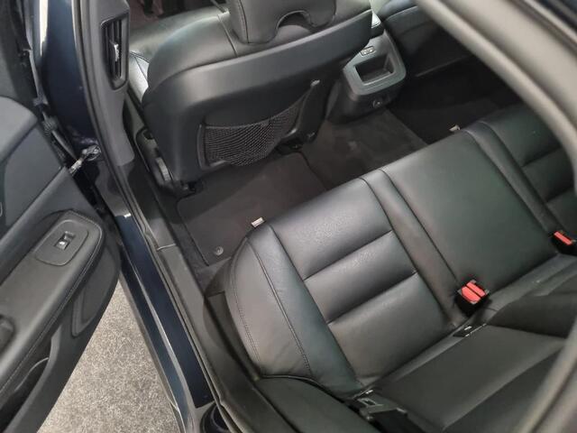 Volvo V60 2.0 B3 Essential | Trekhaak | Leder | Adaptive Cruise | Stoelverwarming V+A | Stuurverwarming | 18"velgen | Extra getint glas | Google infortainment |
