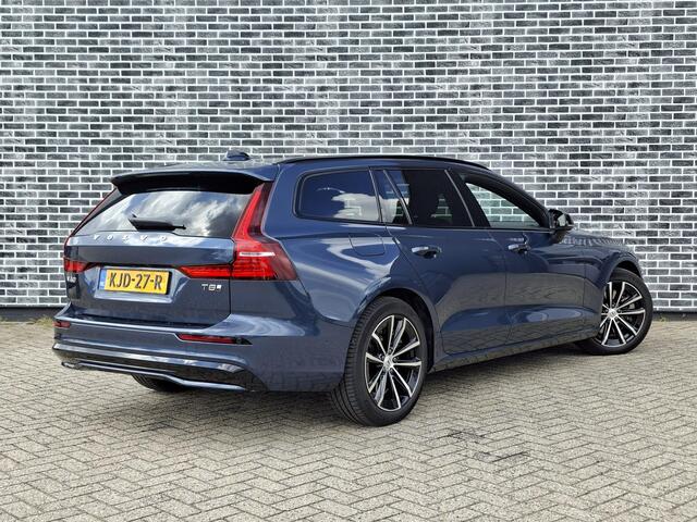 Volvo V60 2.0 T8 Plug-in hybrid AWD Ultra Dark | SOH:100% | Trekhaak | Schuif/kantel Panoramadak | Harman/Kardon | HUD | Power Seats | Memory | Extra getint glas | 360° Camera | Stoel/stuur verwarming |