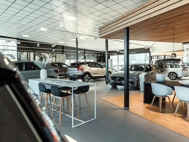 Volvo V60 2.0 T8 Plug-in hybrid AWD Plus Dark Automaat / Panoramadak / Trekhaak / Privacy Glass / Head-up display / 360* camera / Nappa leder