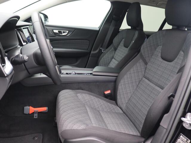Volvo V60 2.0 B4 Core 197PK Aut. Trekhaak, Achteruitrijcamera, Keyless, 19" LM Velgen, Navi, Stoelverwarming voor en achter, Adaptieve Cruise Control