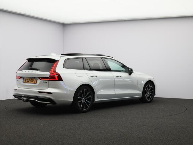 Volvo V60 2.0 T8 Plug-in hybrid AWD Plus Dark / Trekhaak / Pan. dak / Head up displ. / Privacy glass / Harman Kardon / Stoel+stuur+achterbankverwarming