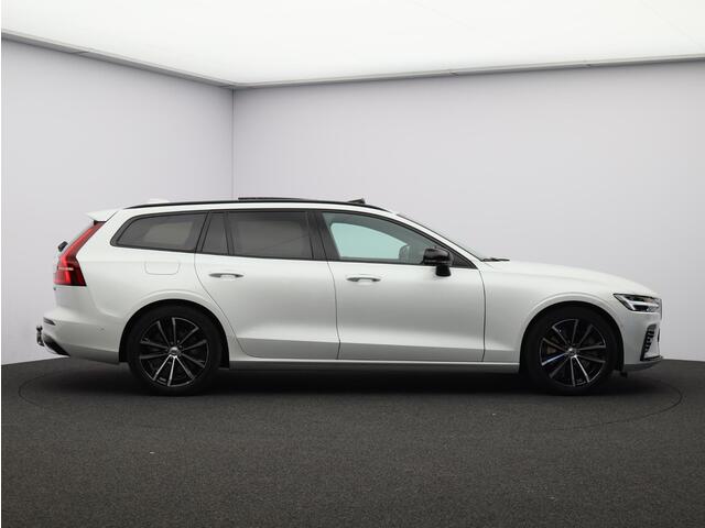 Volvo V60 2.0 T8 Plug-in hybrid AWD Plus Dark / Trekhaak / Pan. dak / Head up displ. / Privacy glass / Harman Kardon / Stoel+stuur+achterbankverwarming
