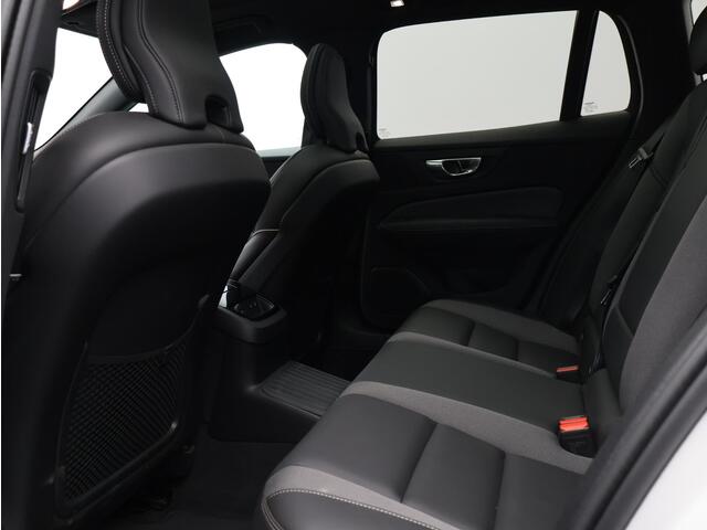 Volvo V60 2.0 T8 Plug-in hybrid AWD Plus Dark / Trekhaak / Pan. dak / Head up displ. / Privacy glass / Harman Kardon / Stoel+stuur+achterbankverwarming