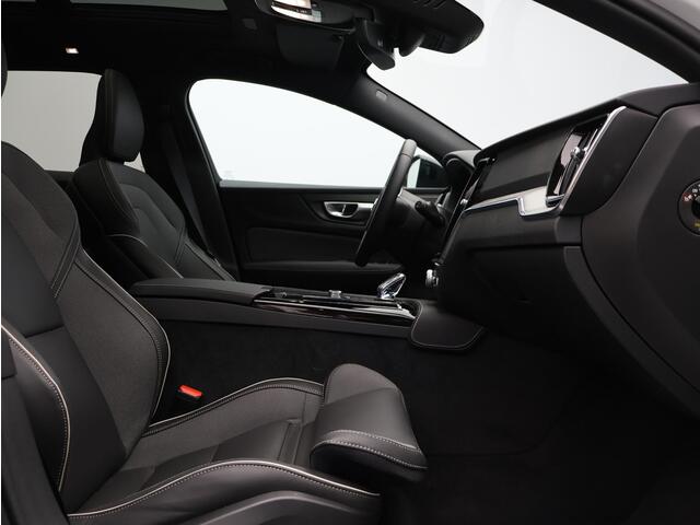 Volvo V60 2.0 T8 Plug-in hybrid AWD Plus Dark / Trekhaak / Pan. dak / Head up displ. / Privacy glass / Harman Kardon / Stoel+stuur+achterbankverwarming