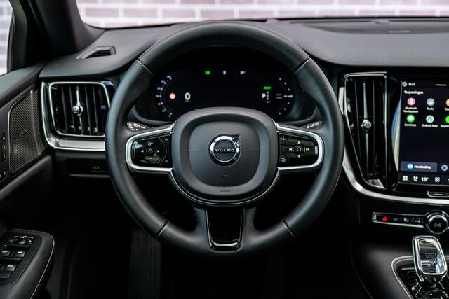 Volvo V60 2.0 T8 Plug-in hybrid AWD Plus Dark | PHEV Long Range | 360 Graden Camera | Panoramadak | Head-up Display | Harman Kardon Audio | Keyless Entry | Elektrische Achterklep | Elektrisch Verstelbare Voorstoelen | Navigatie | Apple Carplay | Android Auto
