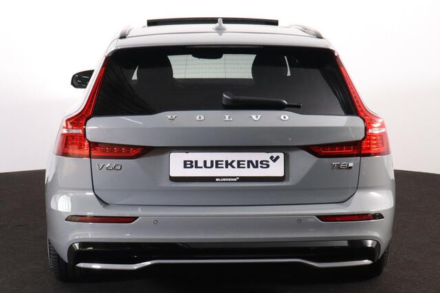 Volvo V60 T8 Recharge AWD Plus Dark - Panorama/schuifdak - IntelliSafe Assist & Surround - 360º Camera - Harman/Kardon audio - Verwarmde voorstoelen, stuur & achterbank - Parkeersensoren voor & achter - Elektr. bedienb. voorstoelen met geheugen - Head up display - Extra getint glas - Inklapbare trekhaak - 18' LMV