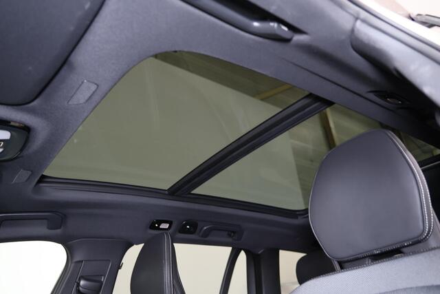 Volvo V60 T8 Recharge AWD Plus Dark - Panorama/schuifdak - IntelliSafe Assist & Surround - 360º Camera - Harman/Kardon audio - Verwarmde voorstoelen, stuur & achterbank - Parkeersensoren voor & achter - Elektr. bedienb. voorstoelen met geheugen - Head up display - Extra getint glas - Inklapbare trekhaak - 18' LMV