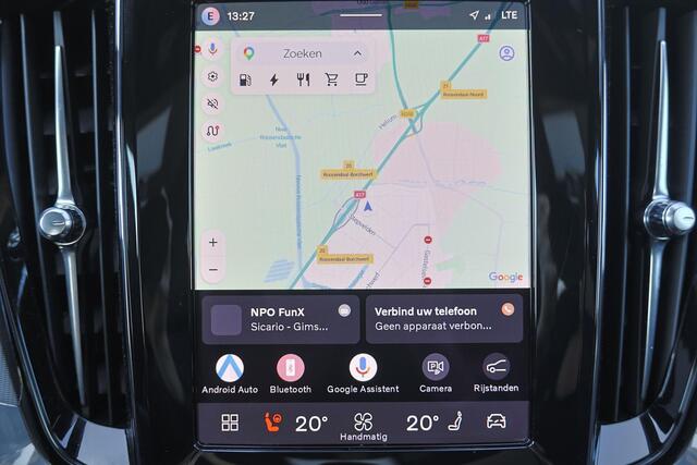 Volvo V60 T8 Recharge AWD Plus Dark - Panorama/schuifdak - IntelliSafe Assist & Surround - 360º Camera - Harman/Kardon audio - Verwarmde voorstoelen, stuur & achterbank - Parkeersensoren voor & achter - Elektr. bedienb. voorstoelen met geheugen - Head up display - Extra getint glas - Inklapbare trekhaak - 18' LMV