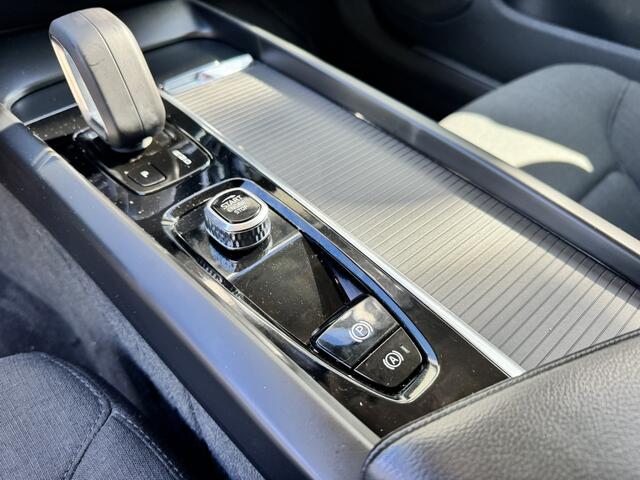 Volvo V60 2.0 B3 Momentum Business*Navi*ACC*EXPORT/EX.BPM*