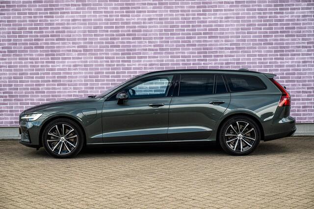 Volvo V60 2.0 T8 Plug-in hybrid AWD Plus Dark | PHEV Long Range | 360 Graden Camera | Panoramadak | Head-up Display | Harman Kardon Audio | Keyless Entry | Elektrische Achterklep | Elektrisch Verstelbare Voorstoelen | Navigatie | Apple Carplay | Android Auto