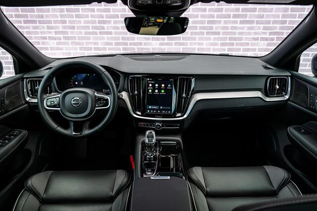 Volvo V60 2.0 T8 Plug-in hybrid AWD Plus Dark | PHEV Long Range | 360 Graden Camera | Panoramadak | Head-up Display | Harman Kardon Audio | Keyless Entry | Elektrische Achterklep | Elektrisch Verstelbare Voorstoelen | Navigatie | Apple Carplay | Android Auto