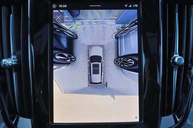 Volvo V60 T8 Recharge AWD Plus Dark - Panorama/schuifdak - IntelliSafe Assist & Surround - 360º Camera - Harman/Kardon audio - Verwarmde voorstoelen, stuur & achterbank - Parkeersensoren voor & achter - Elektr. bedienb. voorstoelen met geheugen - Head up display - Extra getint glas - Inklapbare trekhaak - 18' LMV