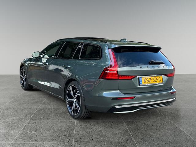 Volvo V60 2.0 T6 Plug-in hybrid AWD Plus Dark | Harman/Kardon | Panoramadak | Zwarte logo's