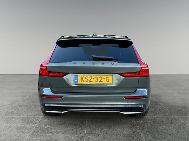 Volvo V60 2.0 T6 Plug-in hybrid AWD Plus Dark | Harman/Kardon | Panoramadak | Zwarte logo's