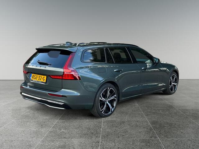 Volvo V60 2.0 T6 Plug-in hybrid AWD Plus Dark | Harman/Kardon | Panoramadak | Zwarte logo's