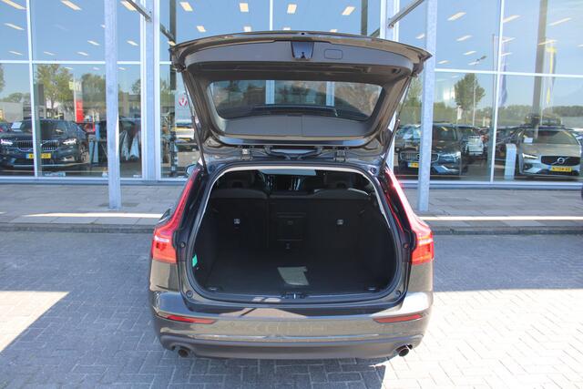 Volvo V60 B3 164PK Automaat Momentum Advantage | Trekhaak | Camera + PDC | Pilot Assist | Getint glas | Verw. Stoel- & stuurwiel |