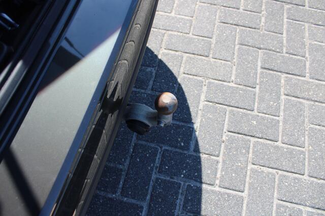 Volvo V60 B3 164PK Automaat Momentum Advantage | Trekhaak | Camera + PDC | Pilot Assist | Getint glas | Verw. Stoel- & stuurwiel |