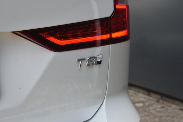 Volvo V60 T8 Plug-in hybrid AWD Plus Dark | Trekhaak | Stoel-/Stuurwiel verwarming | 360 graden camera | Harman Kardon Premium audio | All Season banden | Elektrisch verstelbare Voorstoelen | BLIS | Adaptieve Cruise Control | Google | Apple Carplay |