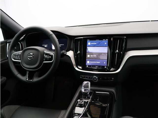 Volvo V60 2.0 T8 Plug-in hybrid AWD Plus Dark Trekhaak / Stoelverwarming / 360 camera / Parkeersensoren / Panorama dak / 455PK / Sportstoelen /