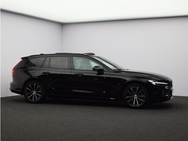 Volvo V60 2.0 T8 Plug-in hybrid AWD Plus Dark Trekhaak / Stoelverwarming / 360 camera / Parkeersensoren / Panorama dak / 455PK / Sportstoelen /