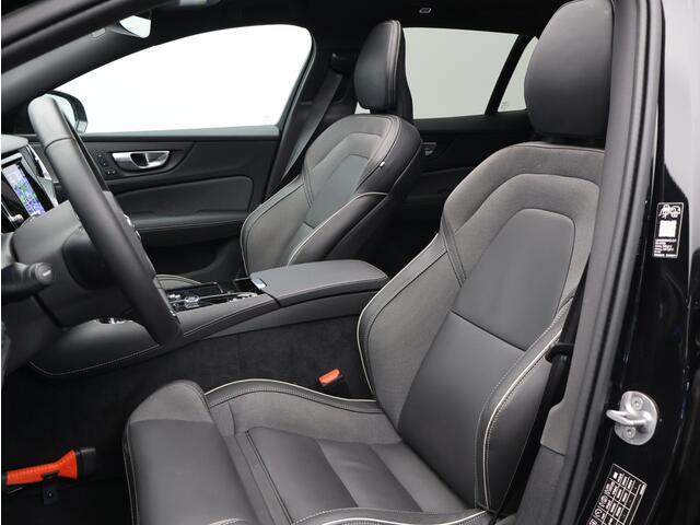 Volvo V60 2.0 T8 Plug-in hybrid AWD Plus Dark Trekhaak / Stoelverwarming / 360 camera / Parkeersensoren / Panorama dak / 455PK / Sportstoelen /