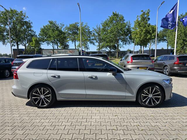 Volvo V60 2.0 T8 Plug-in hybrid AWD Plus Dark | Head-up | Schuif/kanteldak | Trekhaak | Pilot Assist | BLIS | H&K Audio |