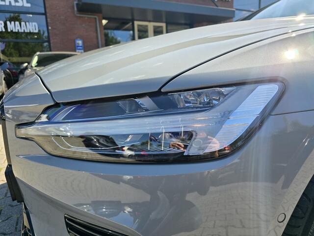 Volvo V60 2.0 T8 Plug-in hybrid AWD Plus Dark | Head-up | Schuif/kanteldak | Trekhaak | Pilot Assist | BLIS | H&K Audio |