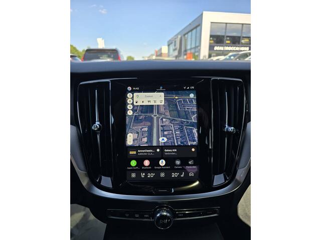 Volvo V60 2.0 T8 Plug-in hybrid AWD Plus Dark | Head-up | Schuif/kanteldak | Trekhaak | Pilot Assist | BLIS | H&K Audio |