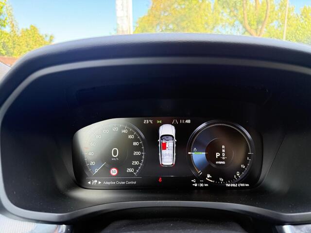 Volvo V60 2.0 T6 Recharge AWD R-Design | Plug-in Hybrid (PHEV) | Trekhaak | Harman Kardon Audio | Achteruitrijcamera | Parkeersensoren | Keyless Entry | Elektrische Achterklep | Elektrisch Verstelbare Voorstoelen | Stoelverwarming | LED Koplampen Adaptief | Navigatie | Apple Carplay | Android Auto